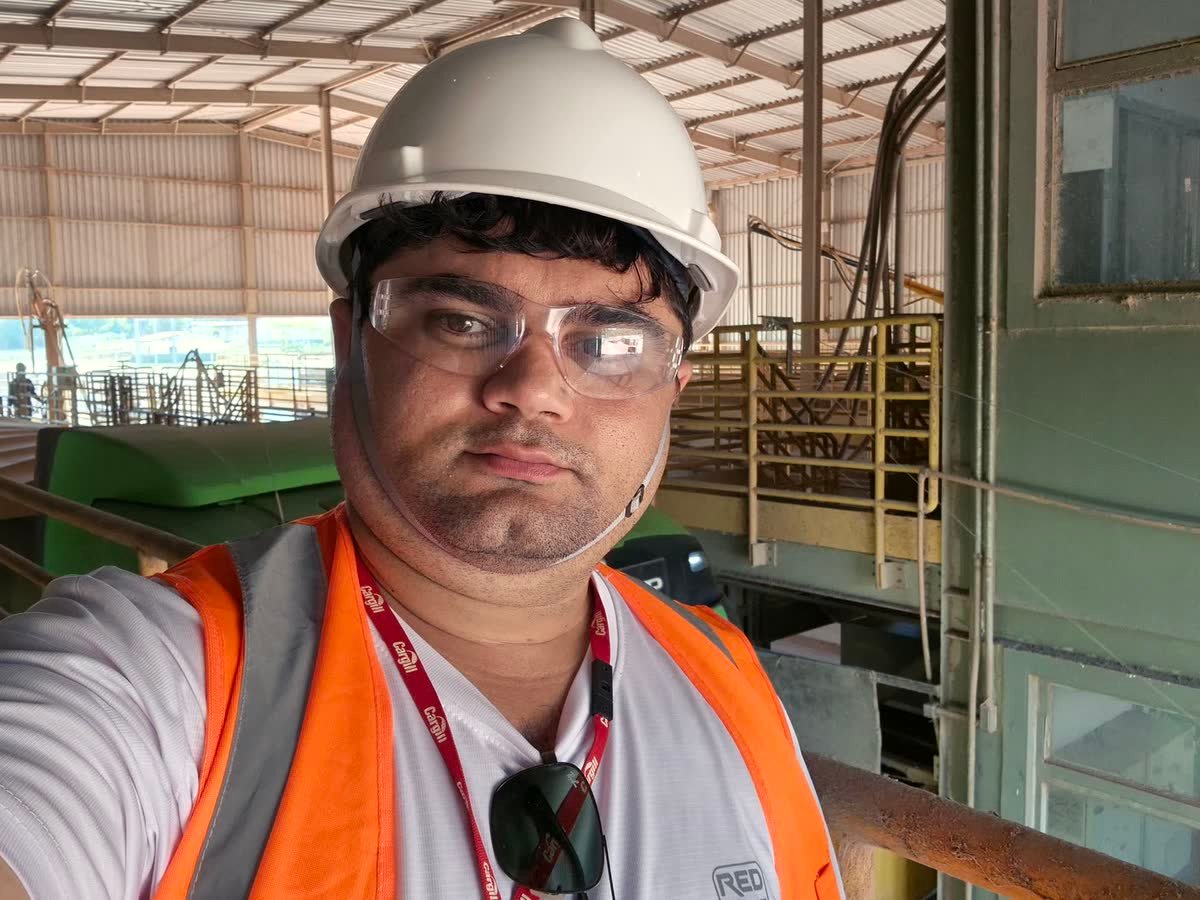 Técnico da Mesaque durante inspeção em galpão industrial